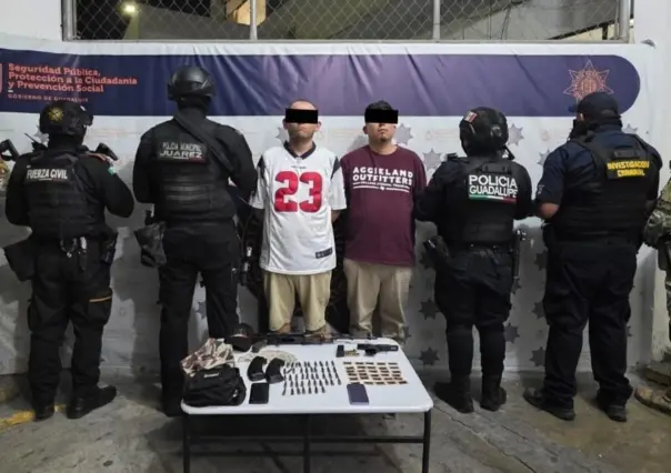 Sorprenden en Guadalupe a 2 hombres con AK-47, pistola y droga
