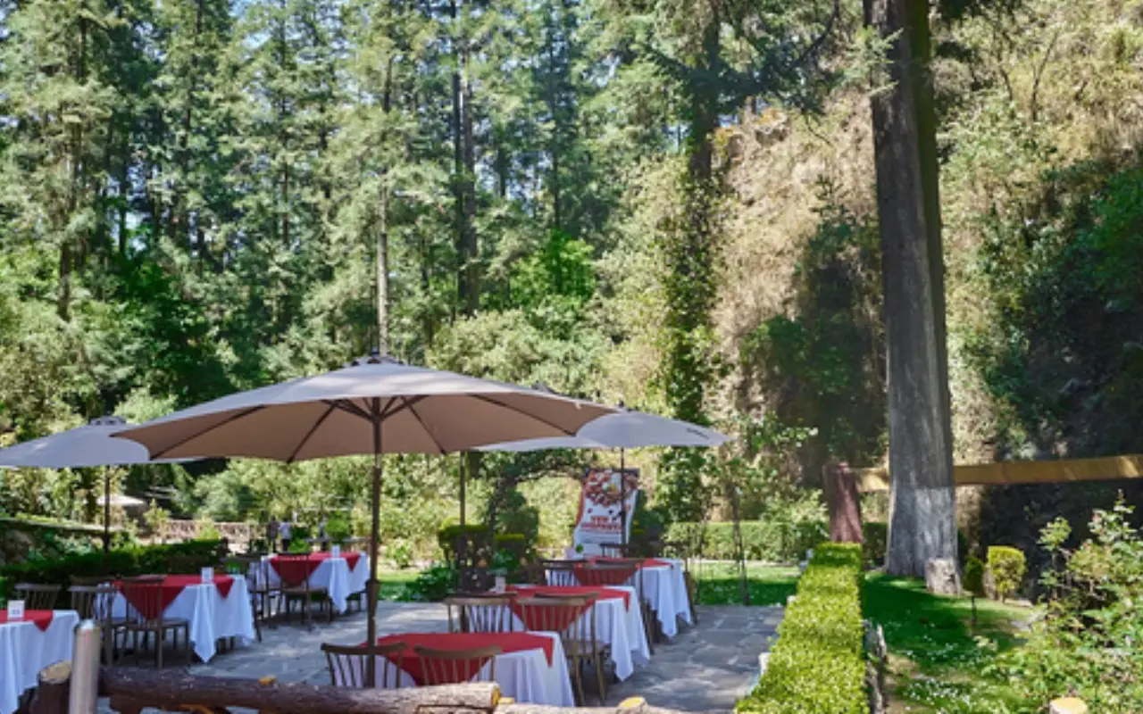 Due Fratelli, Pariente y La Escondida ofrecen vistas únicas y experiencias que los han vuelto restaurantes virales en el Edomex. Foto: FB/ Restaurante La Escondida desde 1959 (Canva)