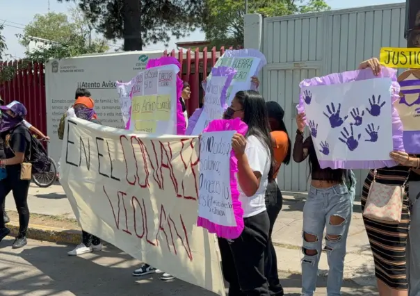 Protestan en Tlalnepantla por presunto abuso sexual en el Conalep Gustavo Baz