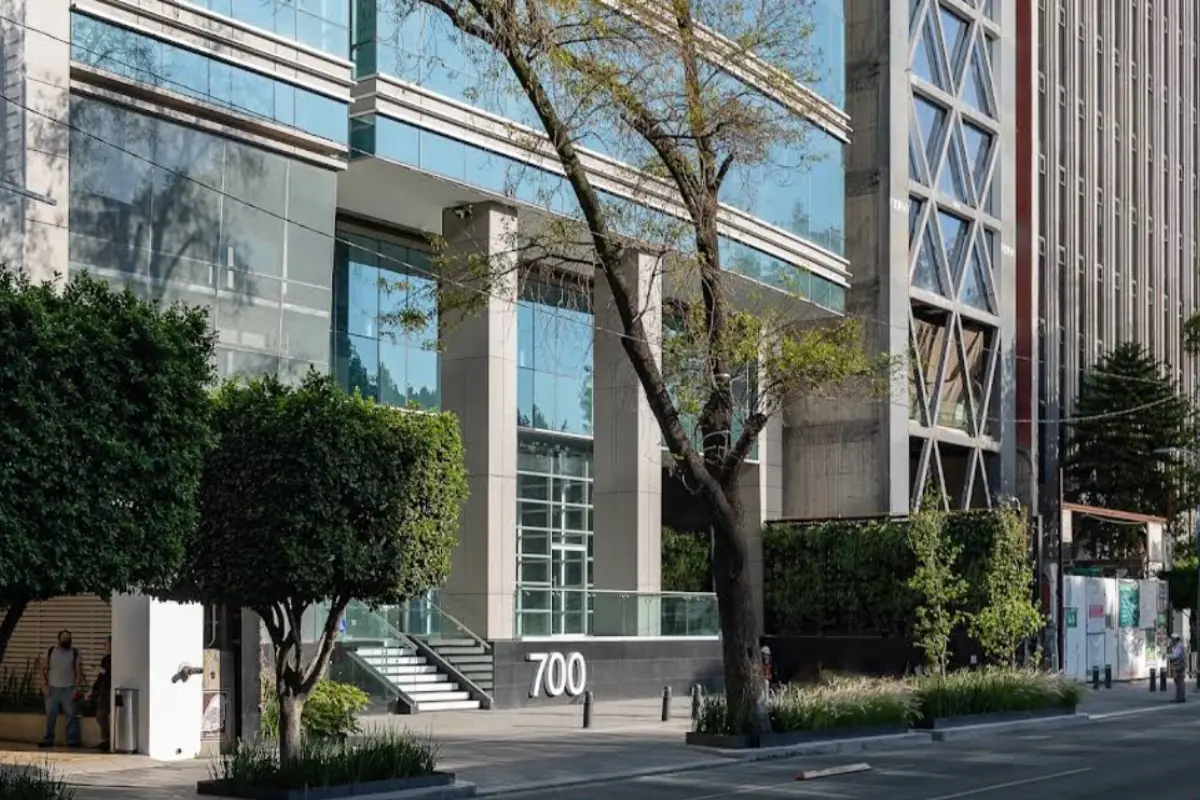Frente del edificio Downtown Insurgentes 700. Foto: Google Maps (Downtown Insurgentes)