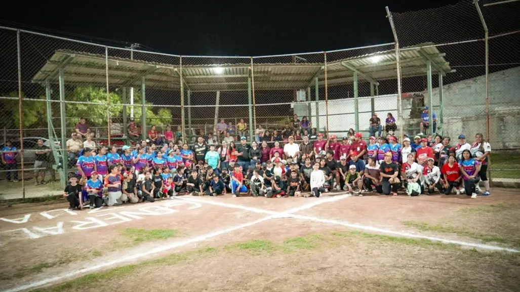 Gobierno de Zuazua reinauguran academia infantil de béisbol con figuras deportivas