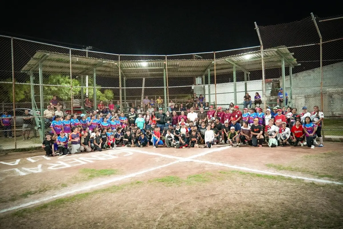 El Gobierno de Zuazua, encabezado por la alcaldesa Elva Deyanira Martínez, llevó a cabo la reinauguración del campo de la Academia de Béisbol Infantil. Foto: Gobierno de Zuazua