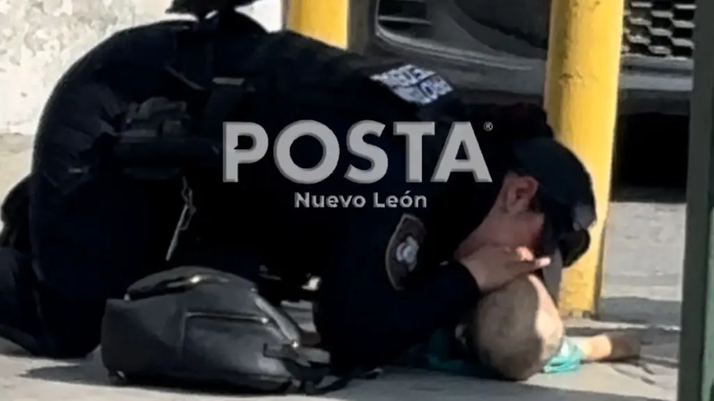 Policía salva a bebé afuera de la clínica 25 del IMSS en Monterrey