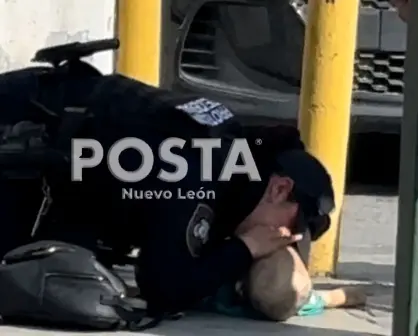 Policía salva a bebé afuera de la clínica 25 del IMSS en Monterrey