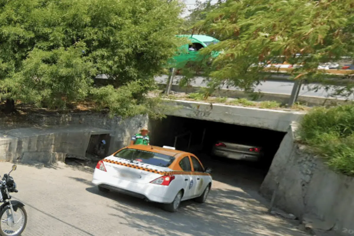 Ciudadanos convierten un viejo acueducto en paso vehicular y cautivan a miles en redes sociales. Foto: Canva.