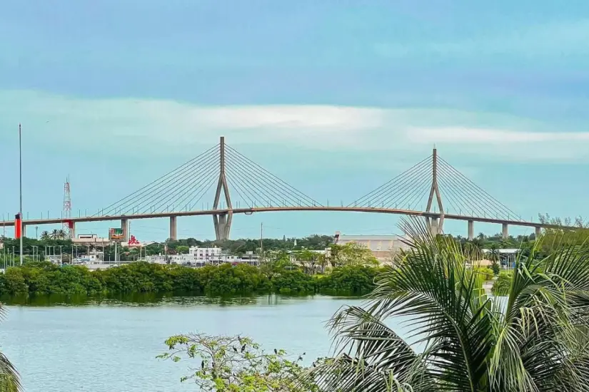 El Puente de Tampico une a Tamaulipas y Veracruz. Foto: Axel Hassel