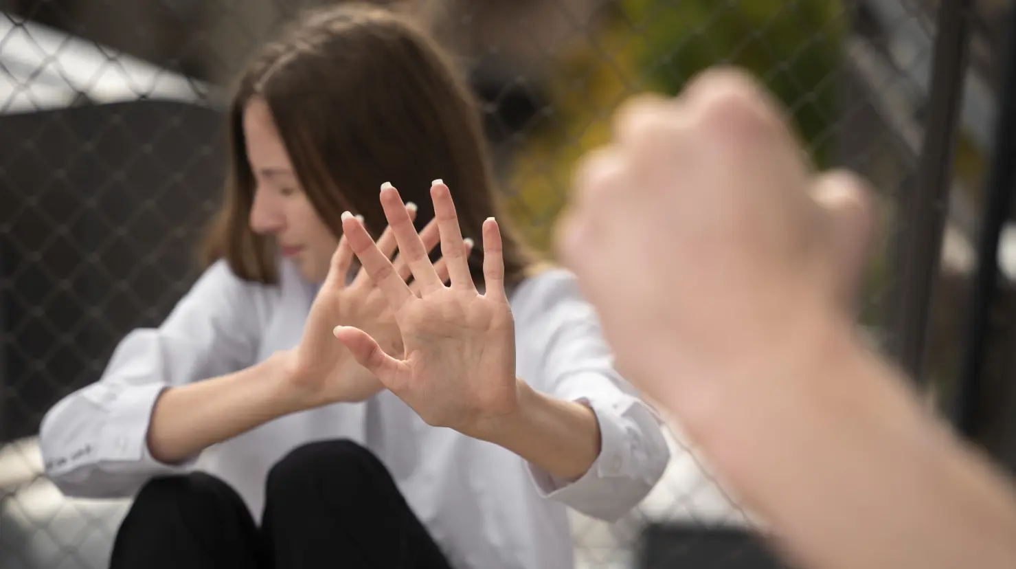 Mujer siendo víctima de violencia por su pareja. Foto: Freepik