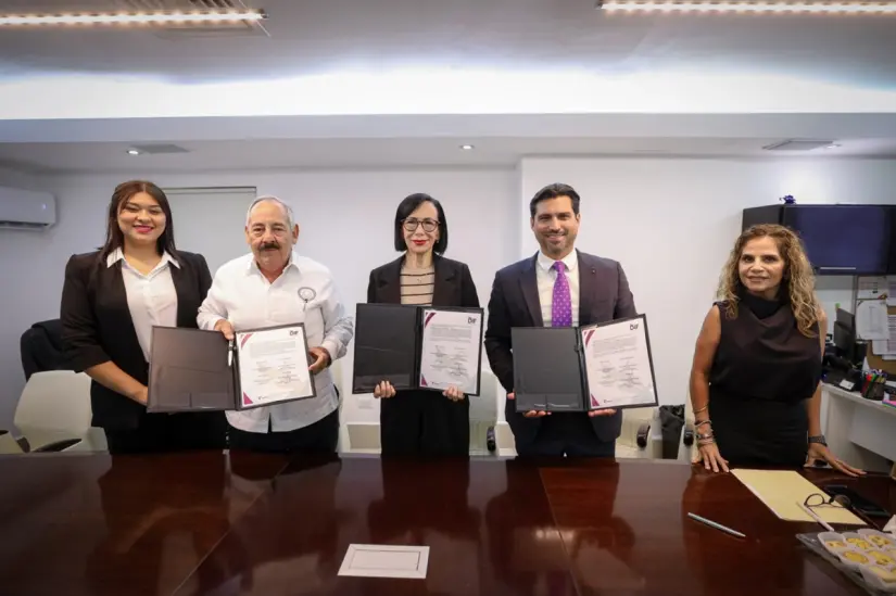 El convenio fue firmado por Patricia Lara Ayala, directora general del DIF Tamaulipas y Raúl Padilla García, presidente del Colegio de Notarios en Tamaulipas. Foto: DIF Tamaulipas