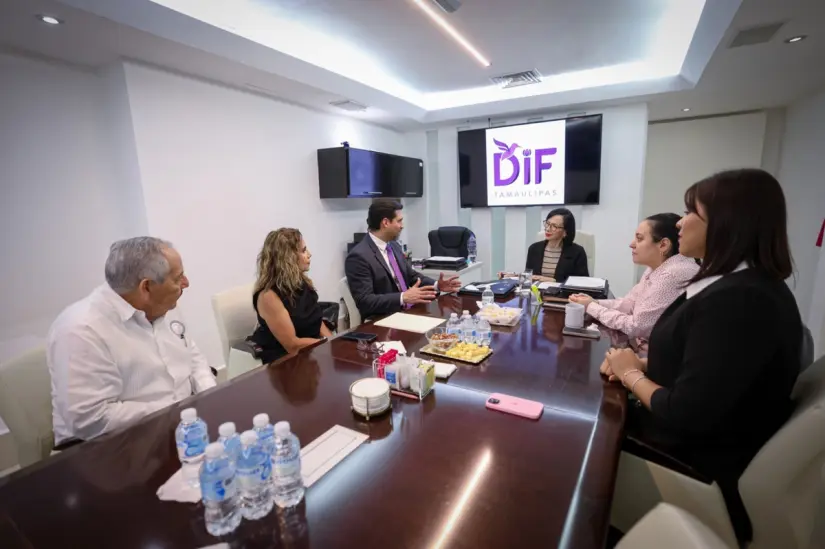 Reunión de trabajo previa a la firma del convenio en las oficinas del DIF Tamaulipas. Foto: DIF Tamaulipas