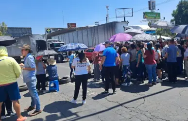 Vecinos de Ecatepec bloquean Vía Morelos por desabasto de agua
