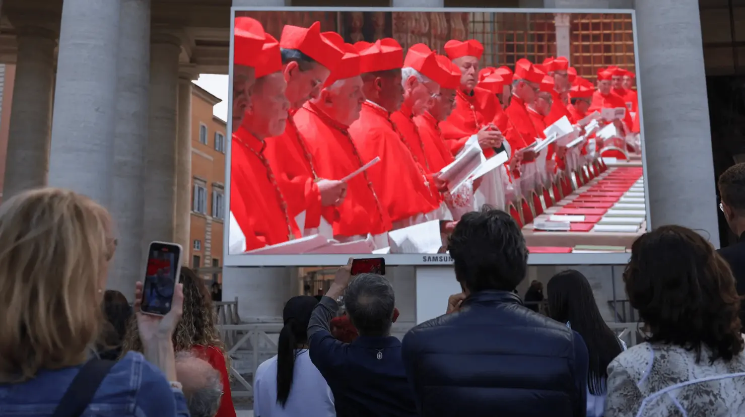 Cónclave por casualidad: una crónica desde la Plaza de San Pedro. Foto: Amanda Perobelli/Reuters