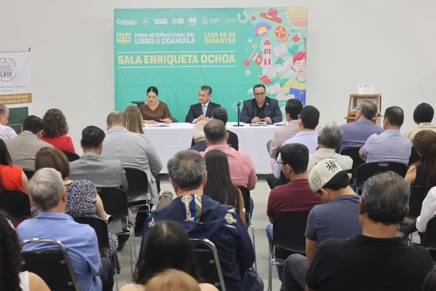 La diputada Luz Elena Morales encabezó la presentación del libro. (Fotografía: Congreso de Coahuila)