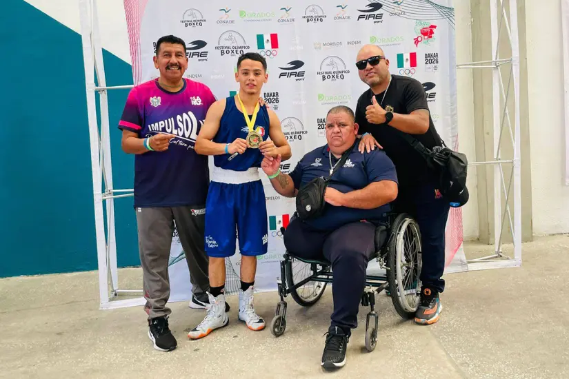 Evan Corona y su equipo. Foto: Facebook de Deporte Municipal.