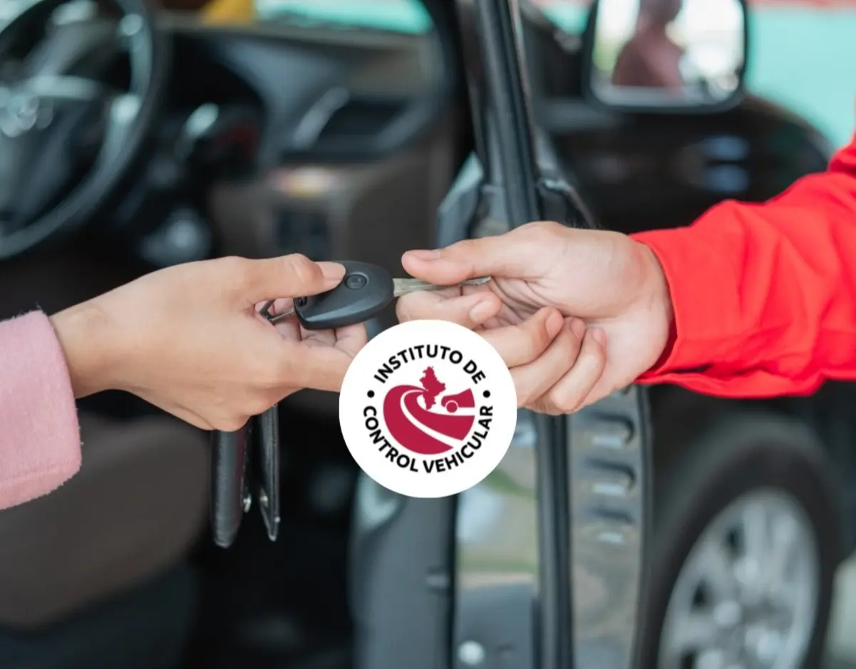 Antes de concretar la compra de un auto, es fundamental asegurarse de que el vehículo no tenga multas, impuestos o cargos pendientes. Foto: Canva/ICVNL.