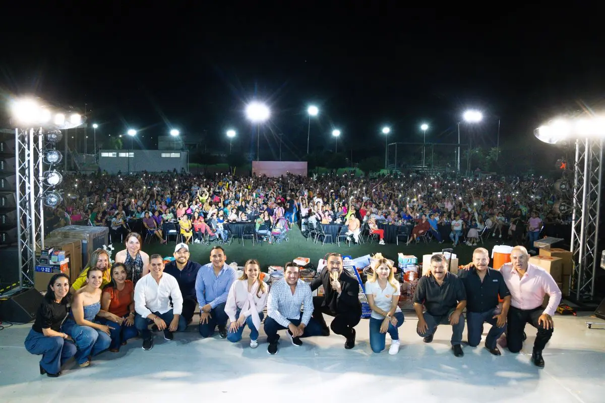 Los asistentes disfrutaron de la música, regalos y el ambiente de alegría en dos sedes del municipio de Salinas Victoria. Foto: Gobierno de Salinas Victoria