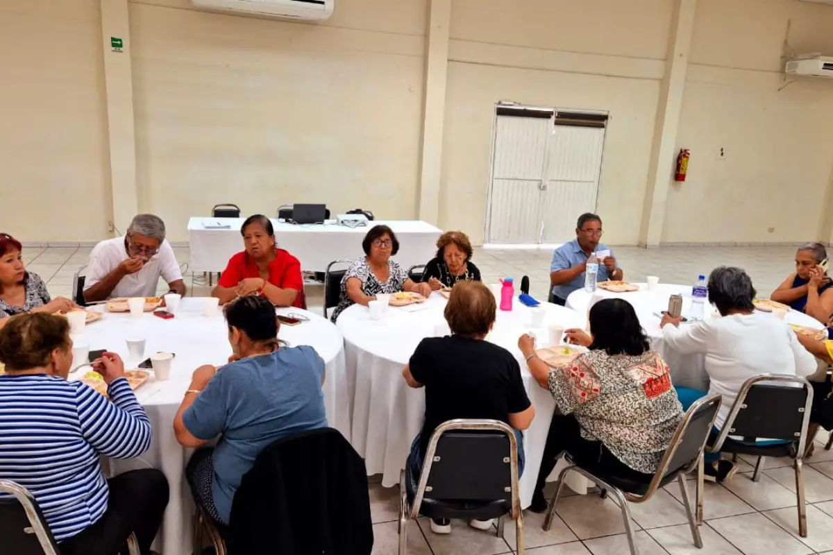 Un “café literario” en donde, además de leer y de escuchar oraciones positivas, se realicen grupos de conversación y relatos de vida. Foto: Daniel Espinoza