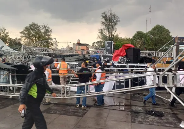 Se desploma escenario en la explanada de la GAM antes del festejo por el Día de las Madres