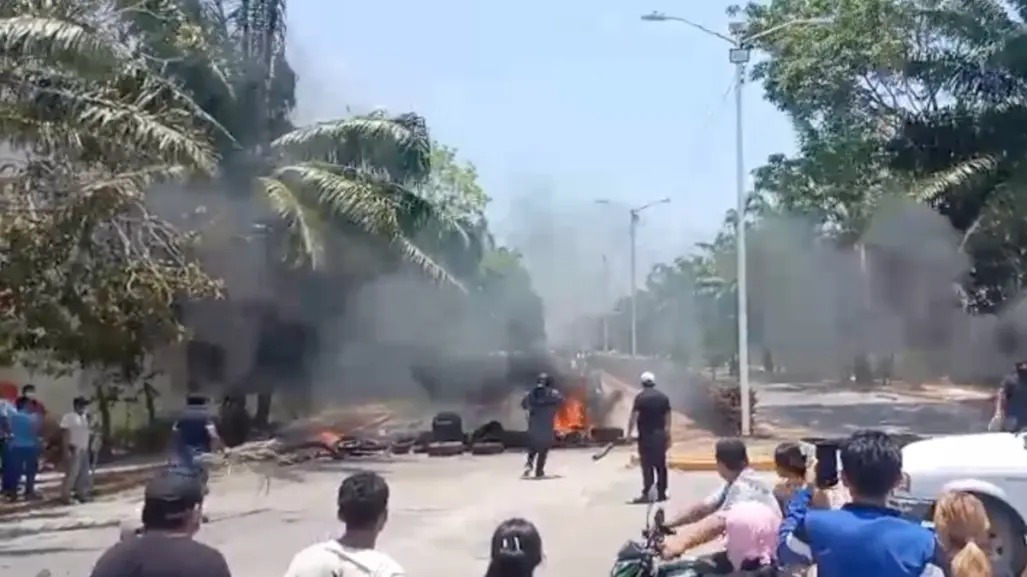 Reportan enfrentamiento entre alumnos y antimotines en Tecnológico de Balancán en Tabasco