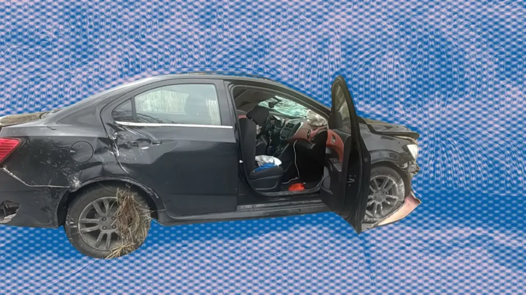 Auto cae al sótano de Plaza Cumbres tras volcadura, hay un lesionado I FOTOS