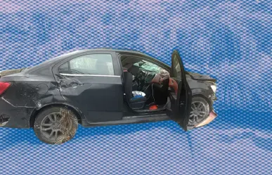 Auto cae al sótano de Plaza Cumbres tras volcadura, hay un lesionado I FOTOS