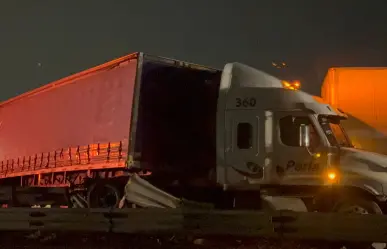 Accidente entre tráileres y camión paraliza la México-Querétaro en Coyotepec