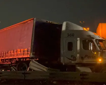 Accidente entre tráileres y camión paraliza la México-Querétaro en Coyotepec