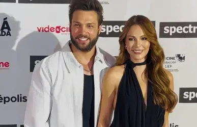 Captamos a Nicola Porcella muy cariñoso con guapa actriz