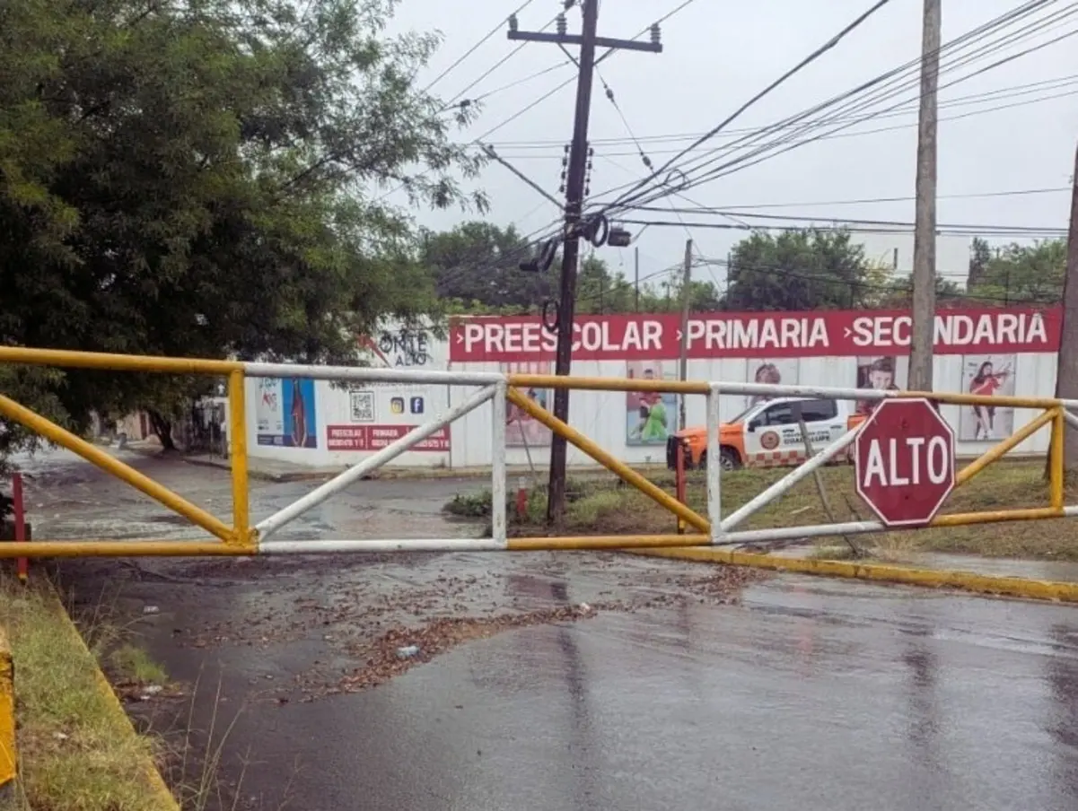 En coordinación con Tránsito y Bomberos, el personal de Protección Civil de Guadalupe realiza recorridos preventivos en los puntos históricamente conflictivos por encharcamientos. Foto: Protección Civil de Guadalupe.