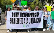 Trabajadores del extinto IFT bloquean Paseo de la Reforma, exigen pago de liquidaciones