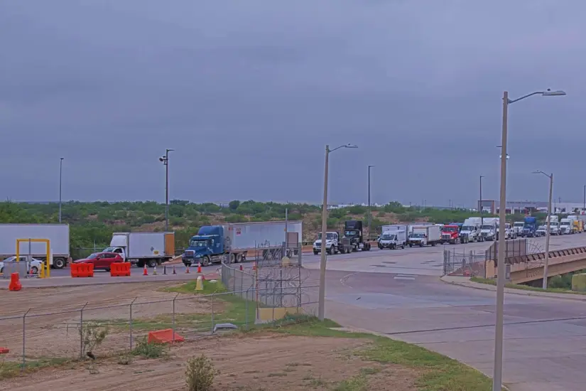 Largas filas para los comerciales esta vía de acceso | Foto: cámaras