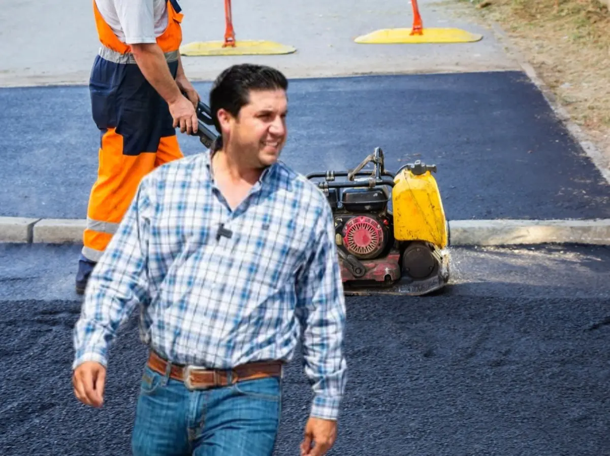 Las acciones, que se desarrollan principalmente en la calle Morelos y vialidades aledañas, forman parte del programa “Obras y más obras”. Foto: Canva/Raúl Cantú.