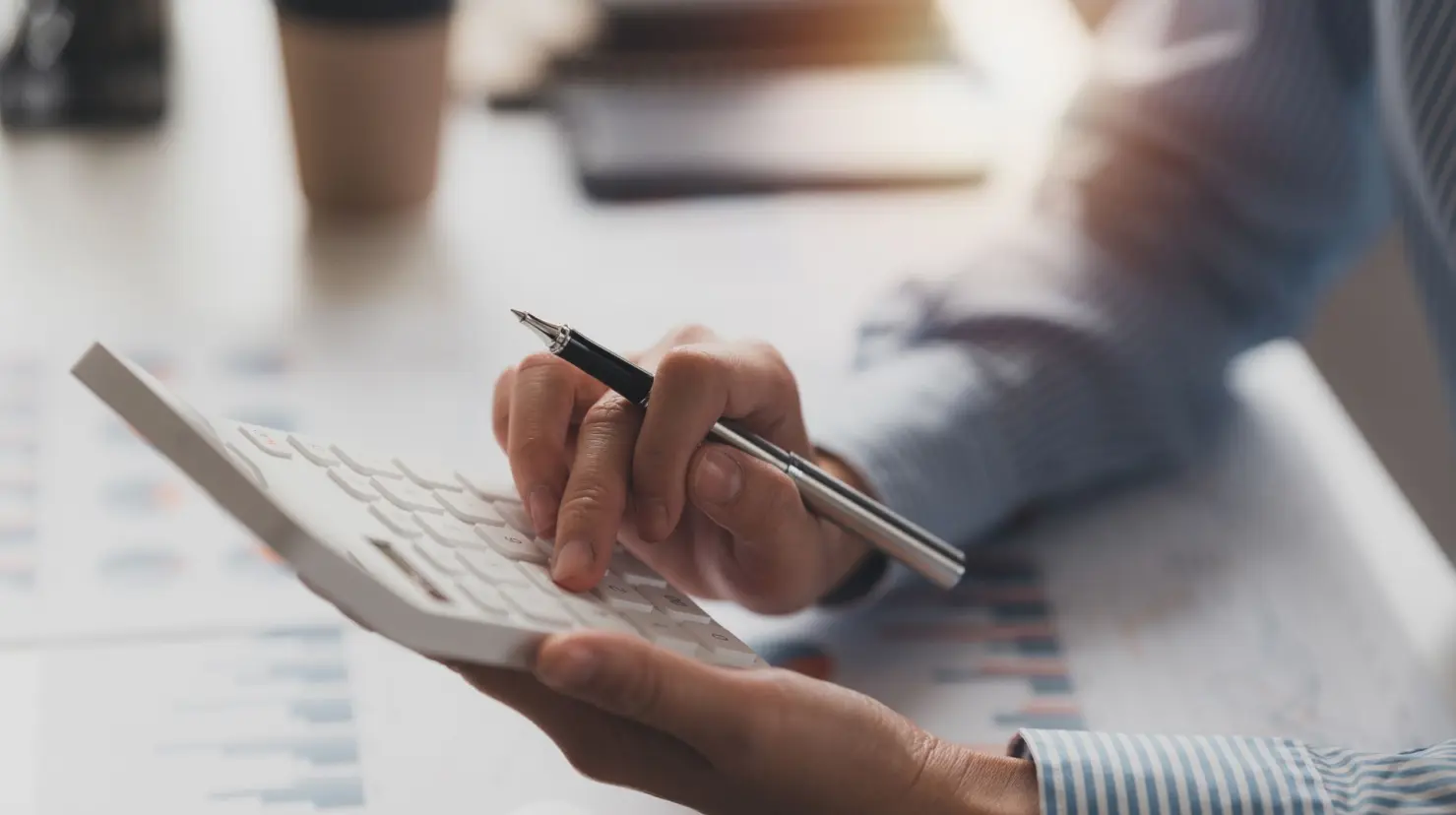 SAT detalla quienes deben dar su declaración de transparencia antes del 31 de mayo. Foto: Canva