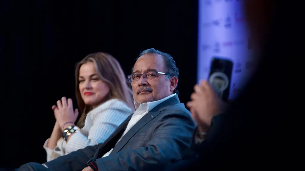 Andrés Mijes destaca a Escobedo en Foro Nacional