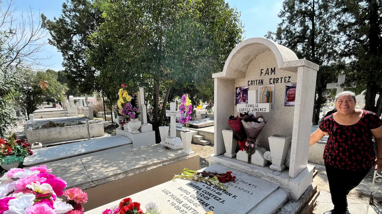 Varias familias visitaron los panteones previo al Día de las Madres. (Fotografía: Leslie Delgado)