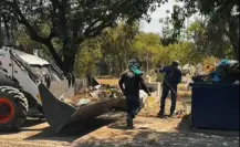 Adrián de la Garza inicia mantenimiento en panteones de Monterrey por el Día de las Madres