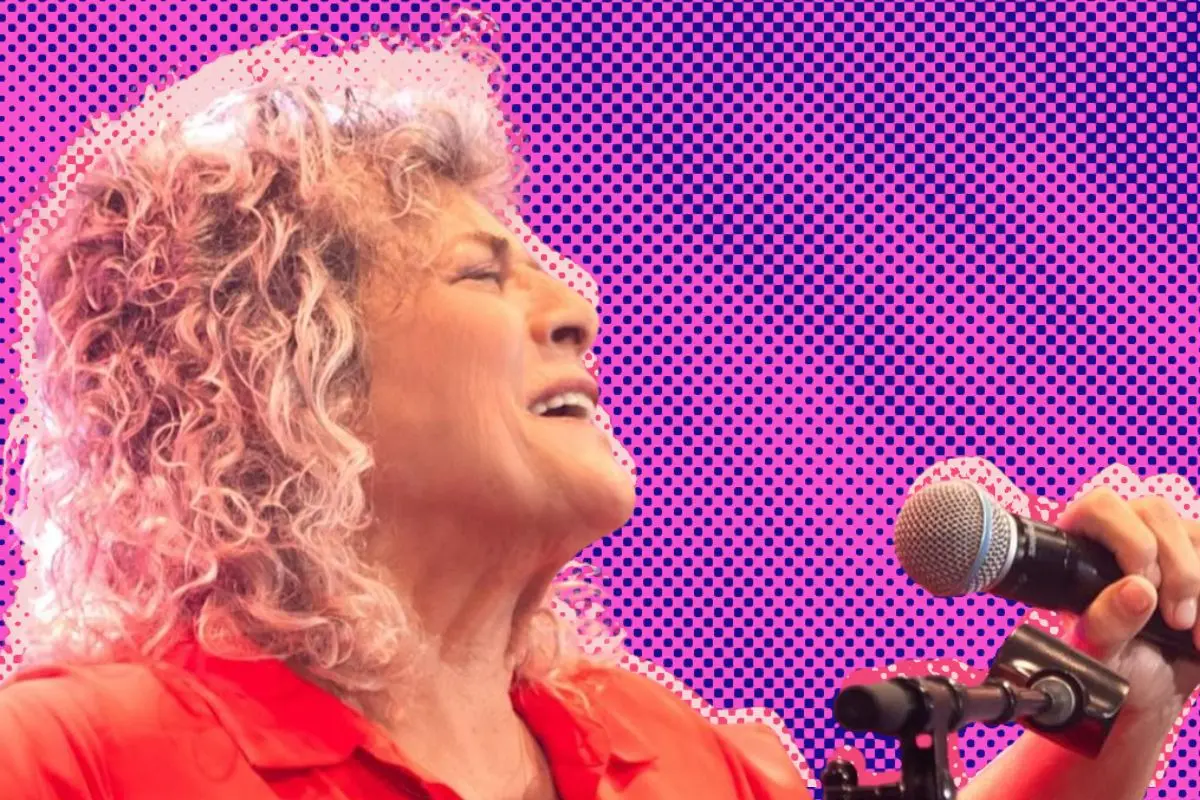 Denisse de Kalafe creo una canción que se convirtió en parte importante del imaginario colectivo. FOTO: CANVA/IG: @denissedekalafeoficial