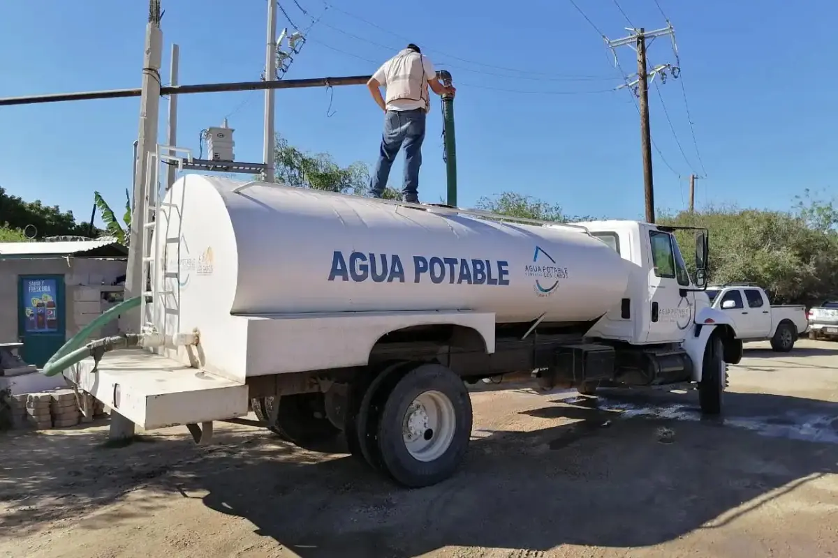 Diversos municipios de Tamaulipas aplican estrategias como reparto en pipas y cortes programados para hacer frente a la escasez de agua potable. Foto: COMAPA