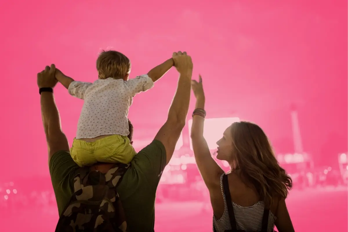 Una familia festejando. Foto: Canva