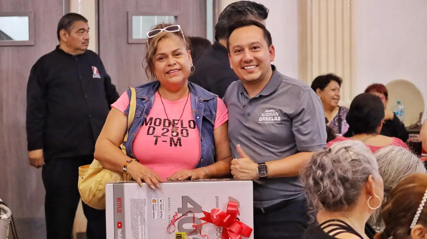 El regidor morenista Gibran Ornelas organizó esta semana una serie de eventos especiales para homenajear a las madres regias durante su mes. Foto: Gibran Ornelas.