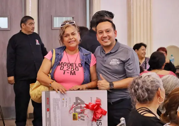 Gibran Ornelas realiza festejos para más de mil madres en Monterrey