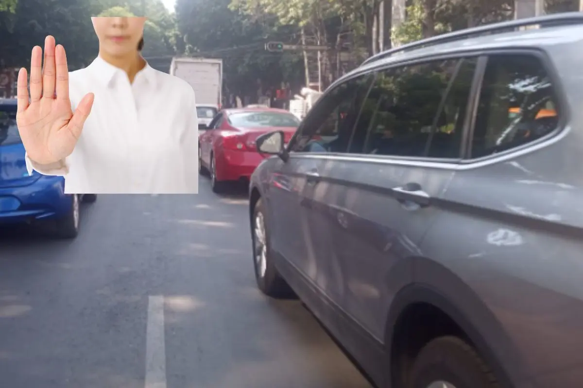 Asentamientos al cruce con semáforos en Río Tíber de Av. Paseo de la Reforma hacia Circuito Interior, mujer señalando alto. Foto: X (@OVIALCDMX) | Canva