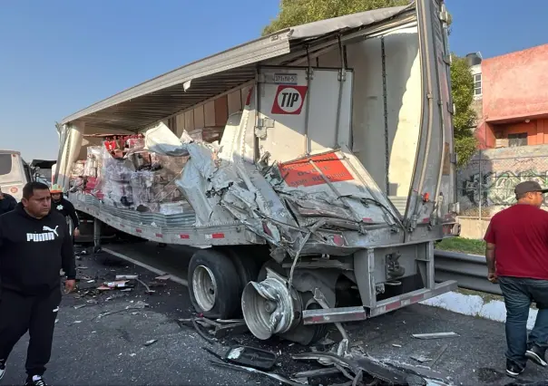 Impactante colisión en Ecatepec: accidente de camión y tráiler deja al menos 10 lesionados