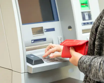 Pensión Bienestar: cobran nueva tarifa por retirar dinero en mayo
