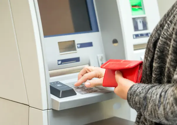 Pensión Bienestar: cobran nueva tarifa por retirar dinero en mayo