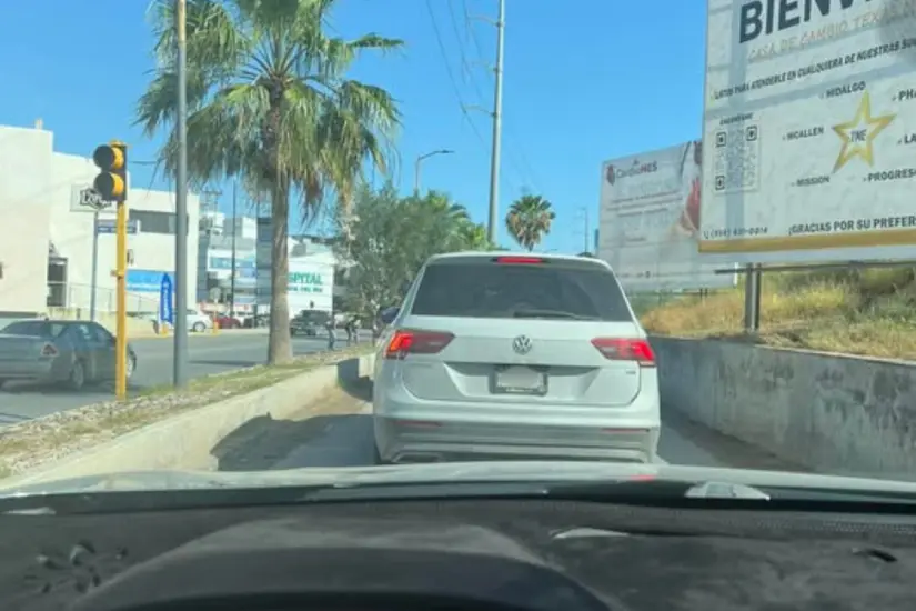 Filas en el puente Hidalgo | Foto: FB