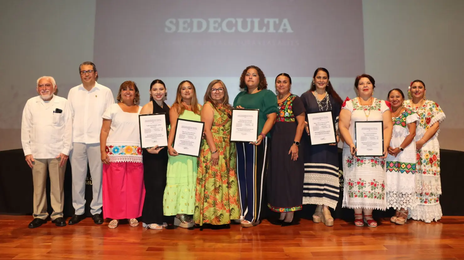 ¿Quién obtuvo el galardón como Emprendedora del Año?. Foto: Sedeculta