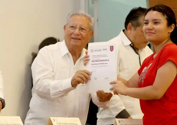 Reconocen a estudiantes yucatecos destacados en la Olimpiada  Mexicana de Informática 2025