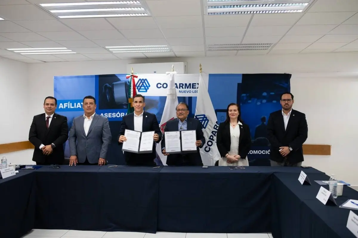 El alcalde de Escobedo, Andrés Mijes y autoridades de Coparmex. Foto: Gobierno de Escobedo