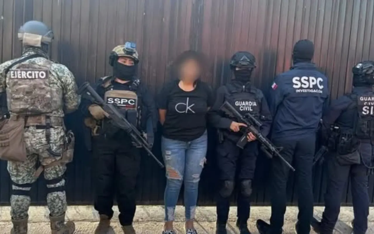 La Güera resguardada por elementos policiacos Foto: X(Twitter) @foro_militar