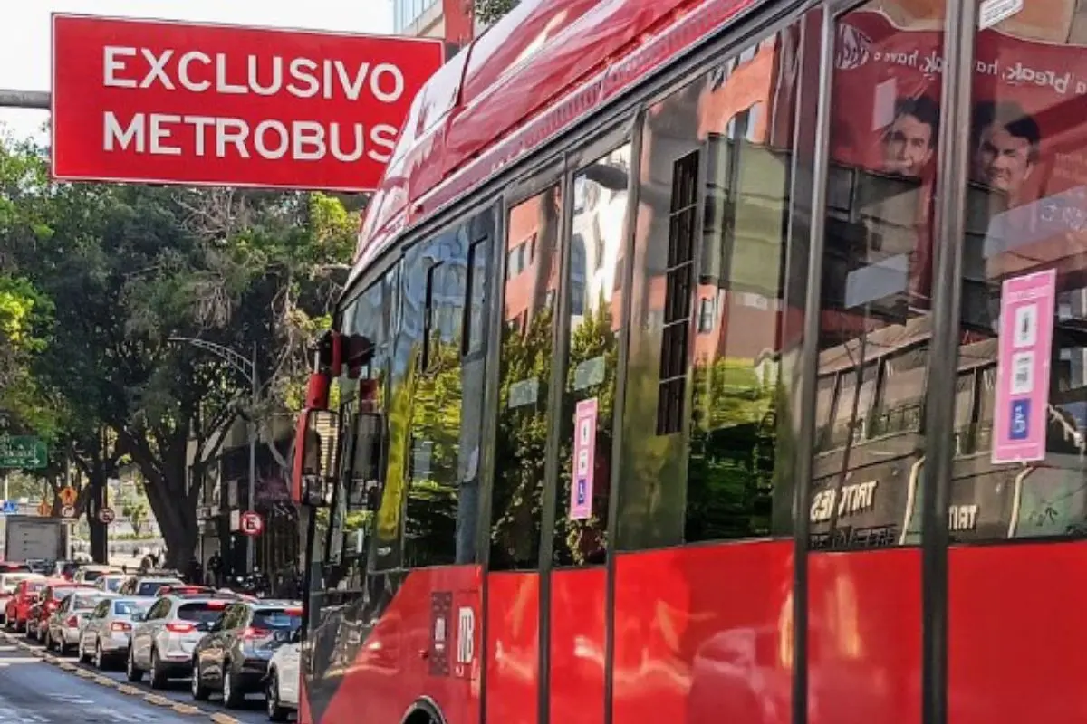 Metrobús CDMX en calles de la CDMX. Foto: X(@MetrobusCDMX)